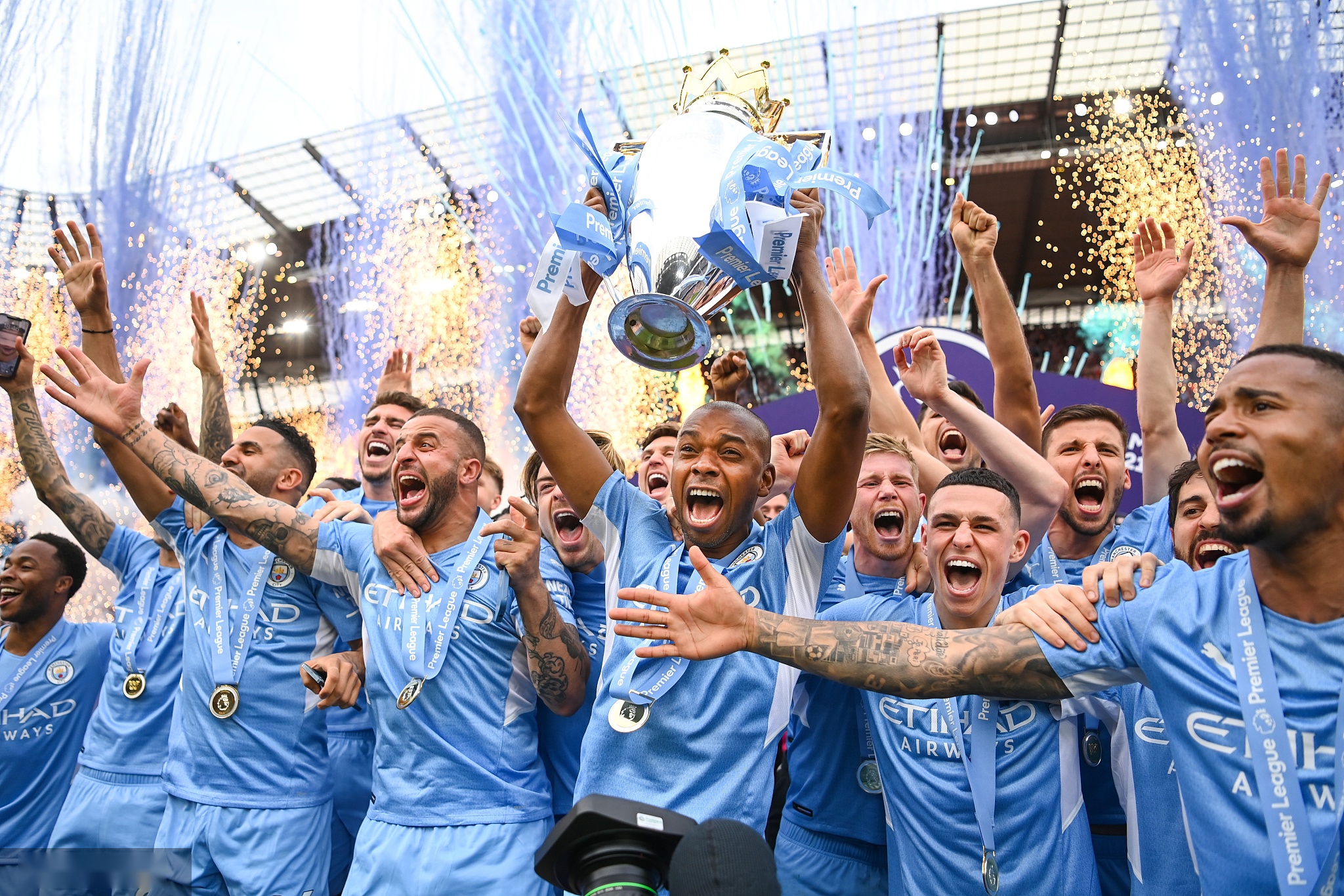 均有亮眼表 均有亮眼表